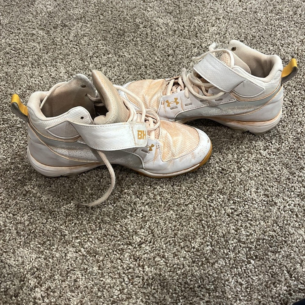 Pre-loved Under Armour Baseball Cleats -Size 5 - Picture 6 of 7